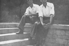 1А.Д. Тихомиров (справа) с другом. Баку, 1940-е